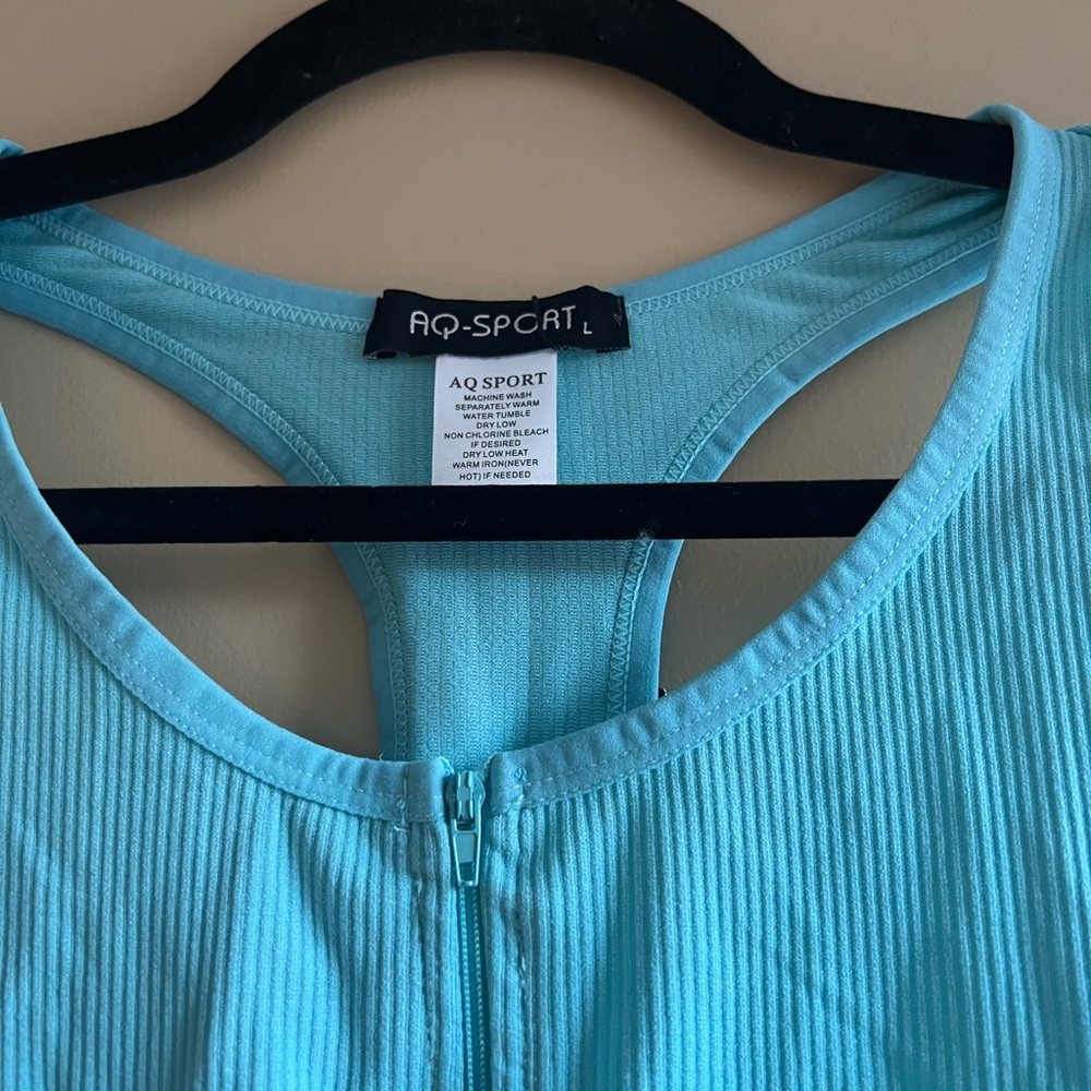 Blue Zip-Front Ribbed Crop Top - Picture 5 of 5